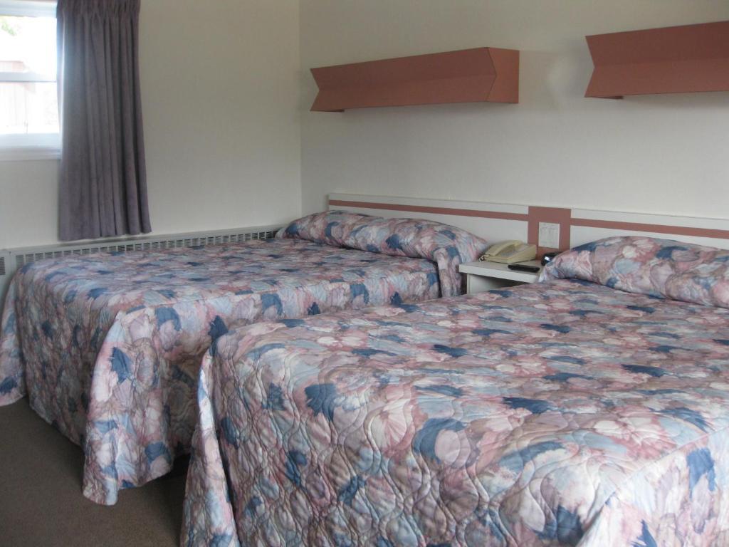 Daigle'S Motel Saint Leonard Room photo